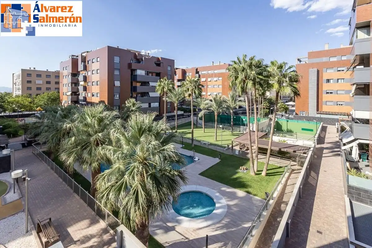 Pis amb piscina en venda a Calle EMIR