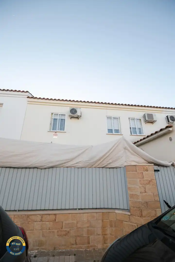 Vista exterior de Casa adosada en venta en Los Santos de Maimona con Aire acondicionado y Terraza