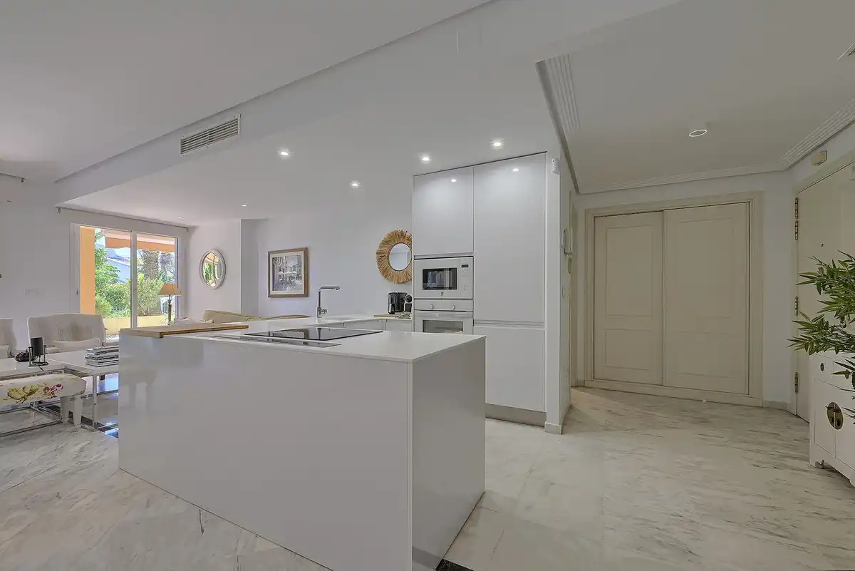Piso con ascensor en venta en Río Real - Los Monteros, imagen 9