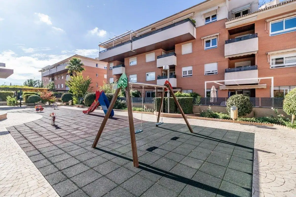 Außenansicht von Wohnung zur Miete in Granada mit Klimaanlage, Heizung und Privatgarten