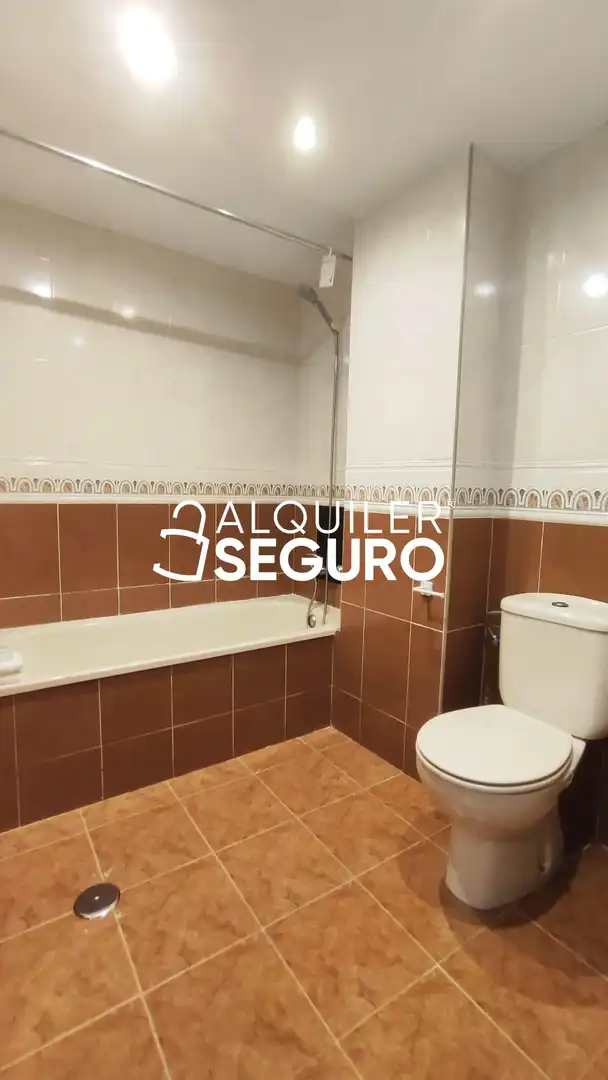 Badezimmer von Wohnung zur Miete in Valencia mit Klimaanlage und Heizung