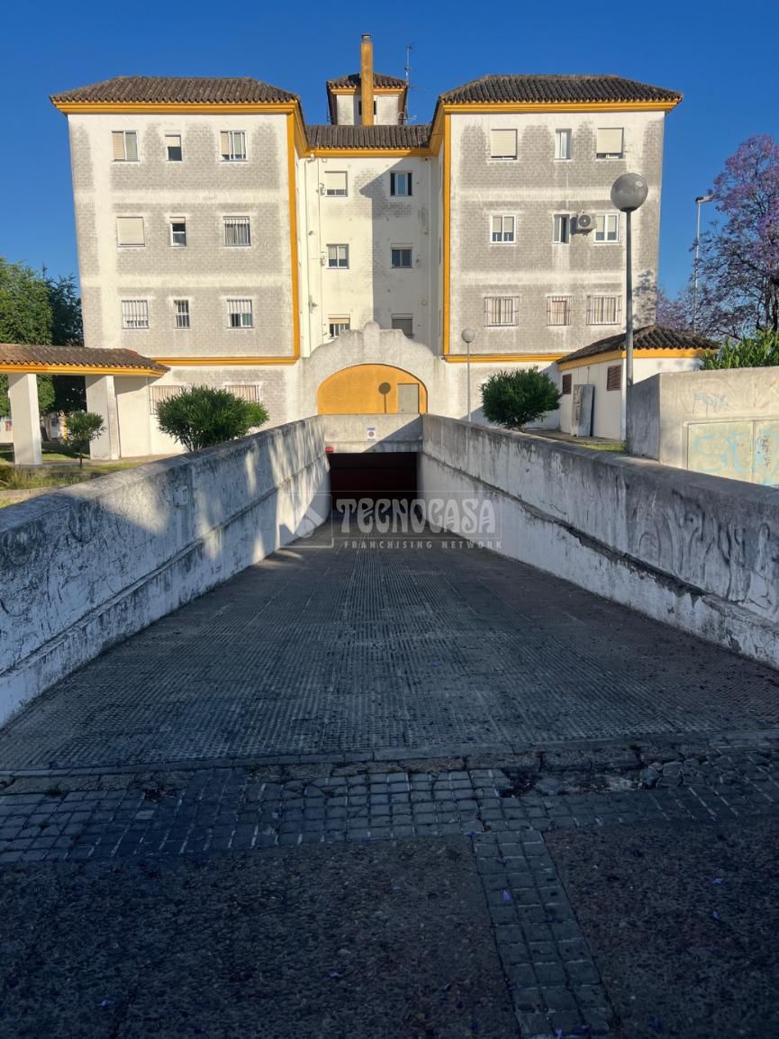 Vista exterior de Garatge en venda en Jerez de la Frontera