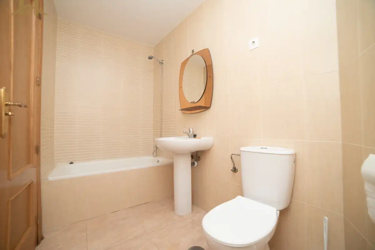 Bathroom of Flat for sale in La Adrada   with Heating and Balcony