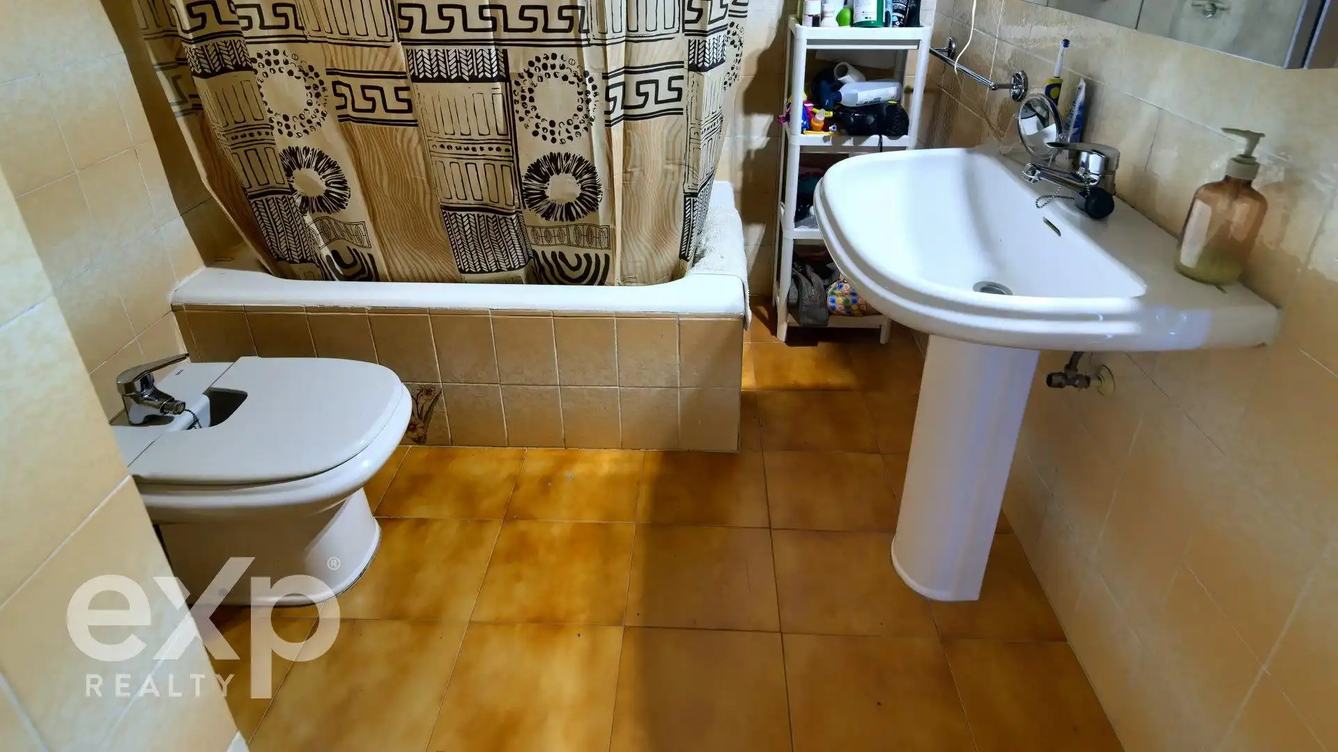 Bathroom of Flat for sale in Valencia  with Air Conditioner, Heating and Terrace