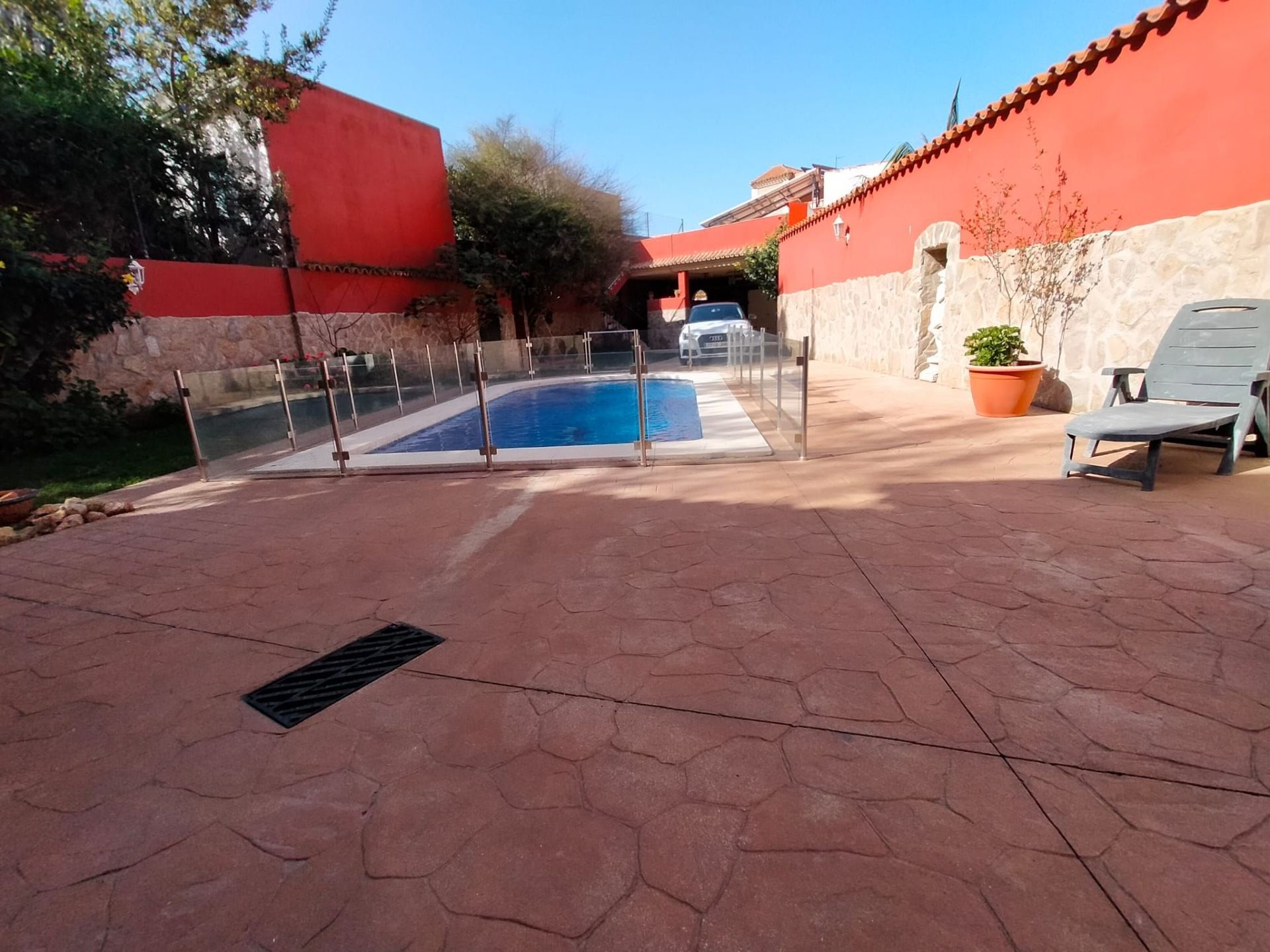 Swimming pool of House or chalet for sale in La Línea de la Concepción  with Air Conditioner, Private garden and Storage room
