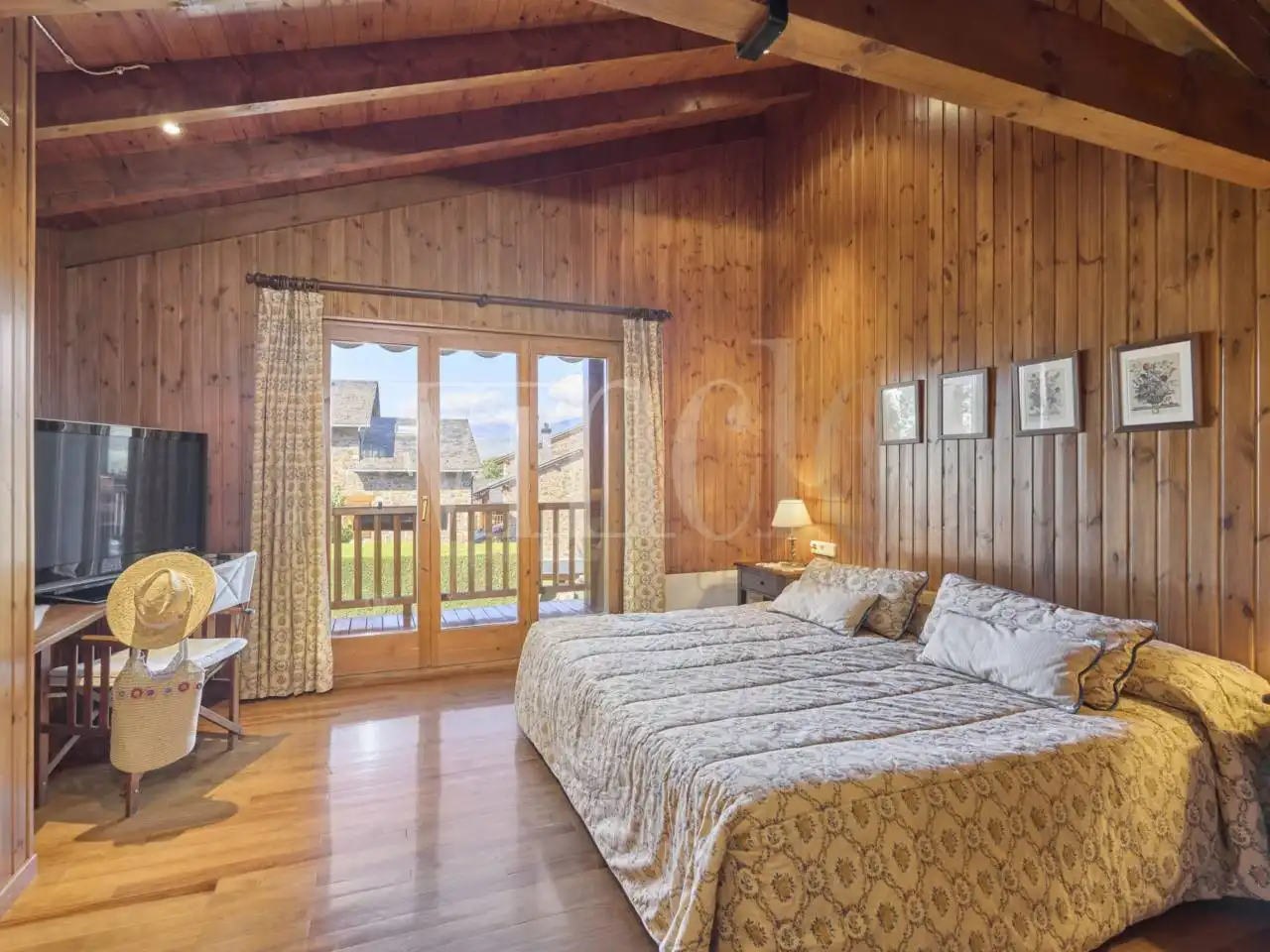 Dormitori de Casa o xalet en venda en Fontanals de Cerdanya amb Calefacció, Jardí privat i Parquet