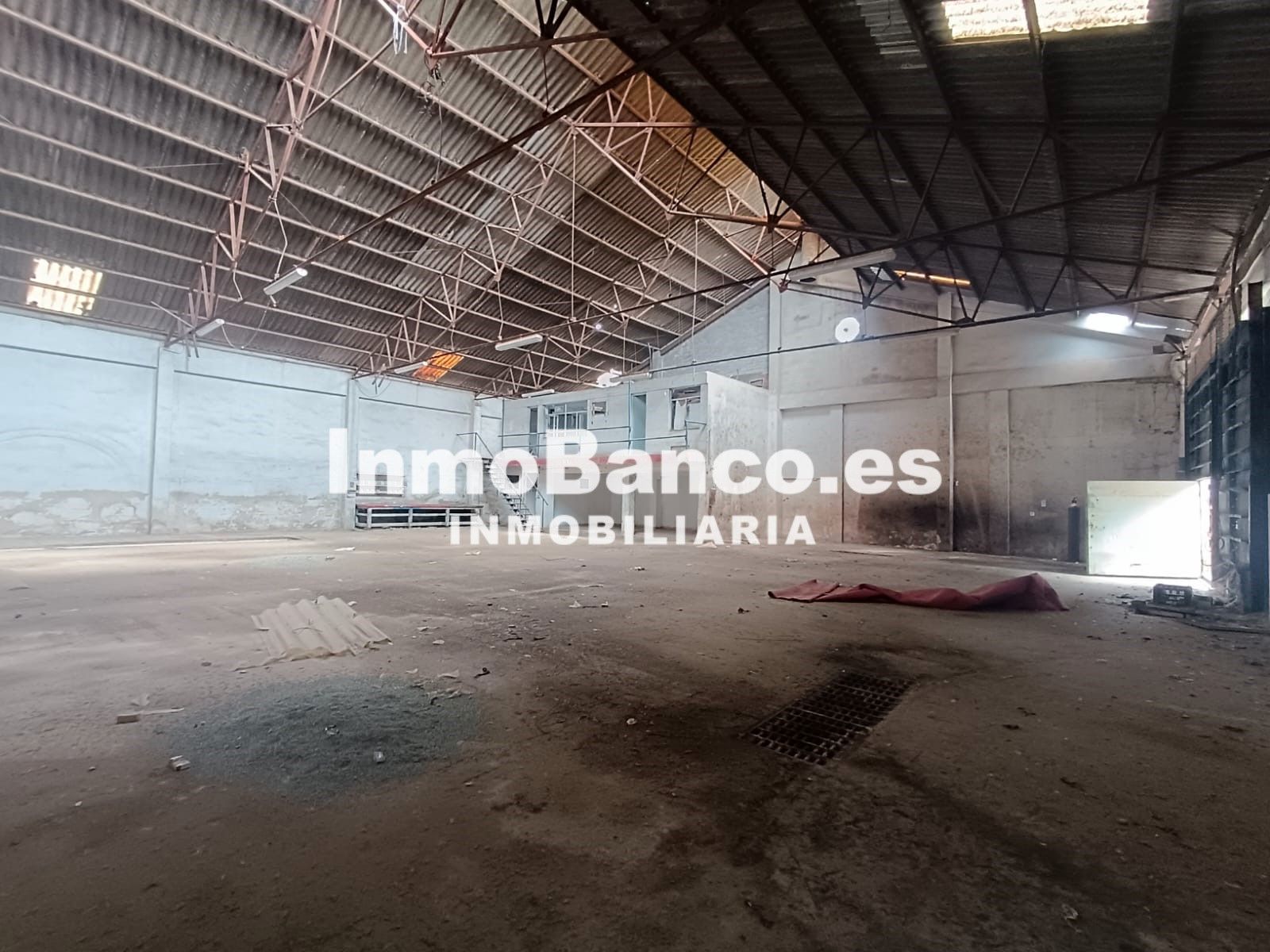 Vista exterior de Nau industrial en venda en Sagunto / Sagunt