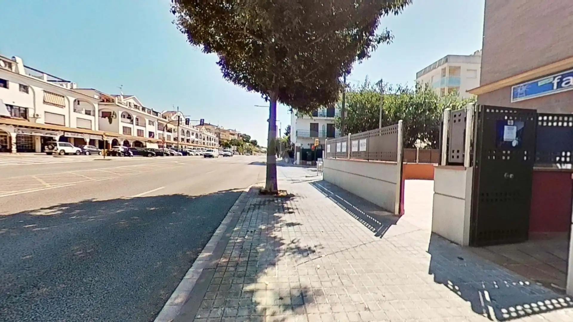 Vista exterior de Local en venta en Calafell