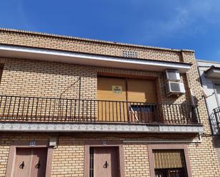 Vista exterior de Pis en venda en Valdetorres amb Terrassa i Balcó