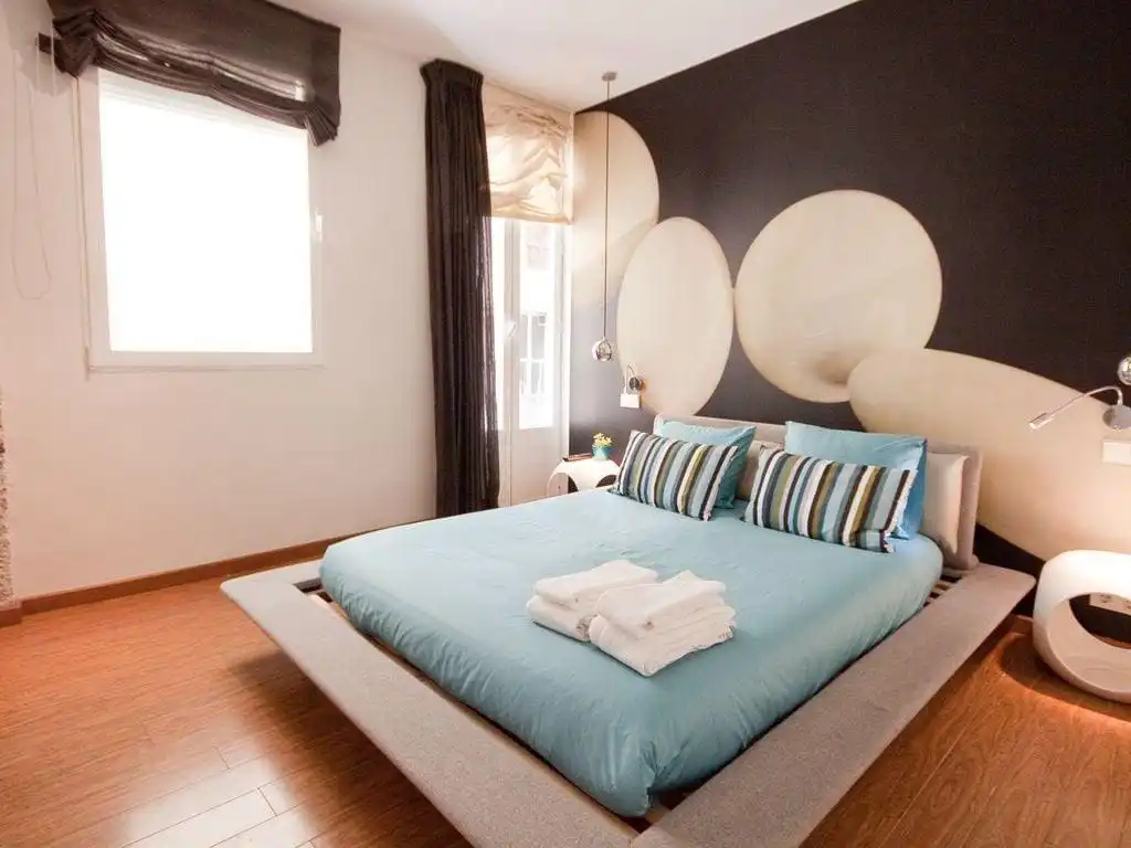 Dormitori de Apartament de lloguer en Madrid amb Aire condicionat, Calefacció i Moblat