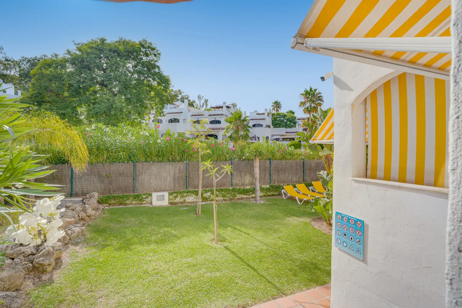 Jardí de Planta baixa en venda en Marbella amb Aire condicionat, Terrassa i Traster