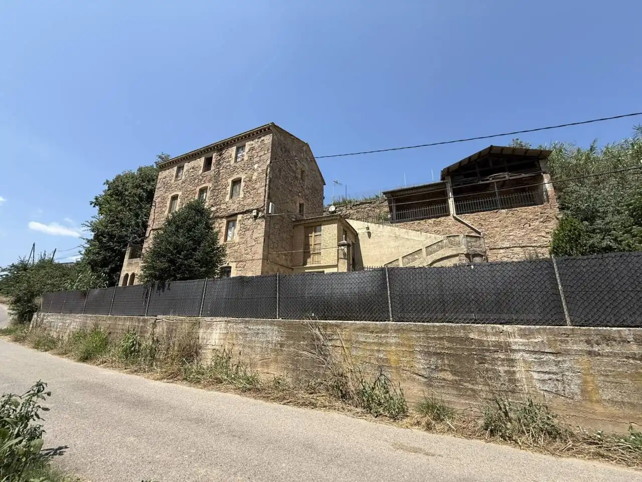 Außenansicht von Country house zum Verkauf in Cardona mit Privatgarten und Terrasse
