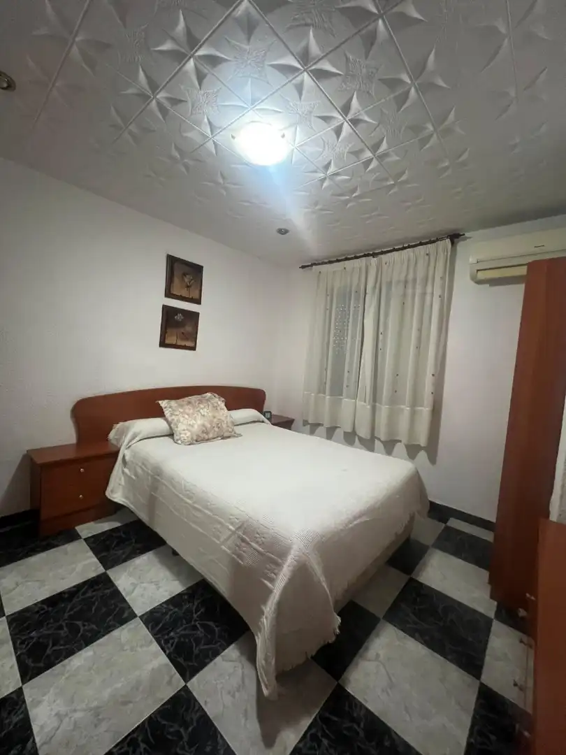 Habitación de Piso de alquiler en Granada con Amueblado y Balcón