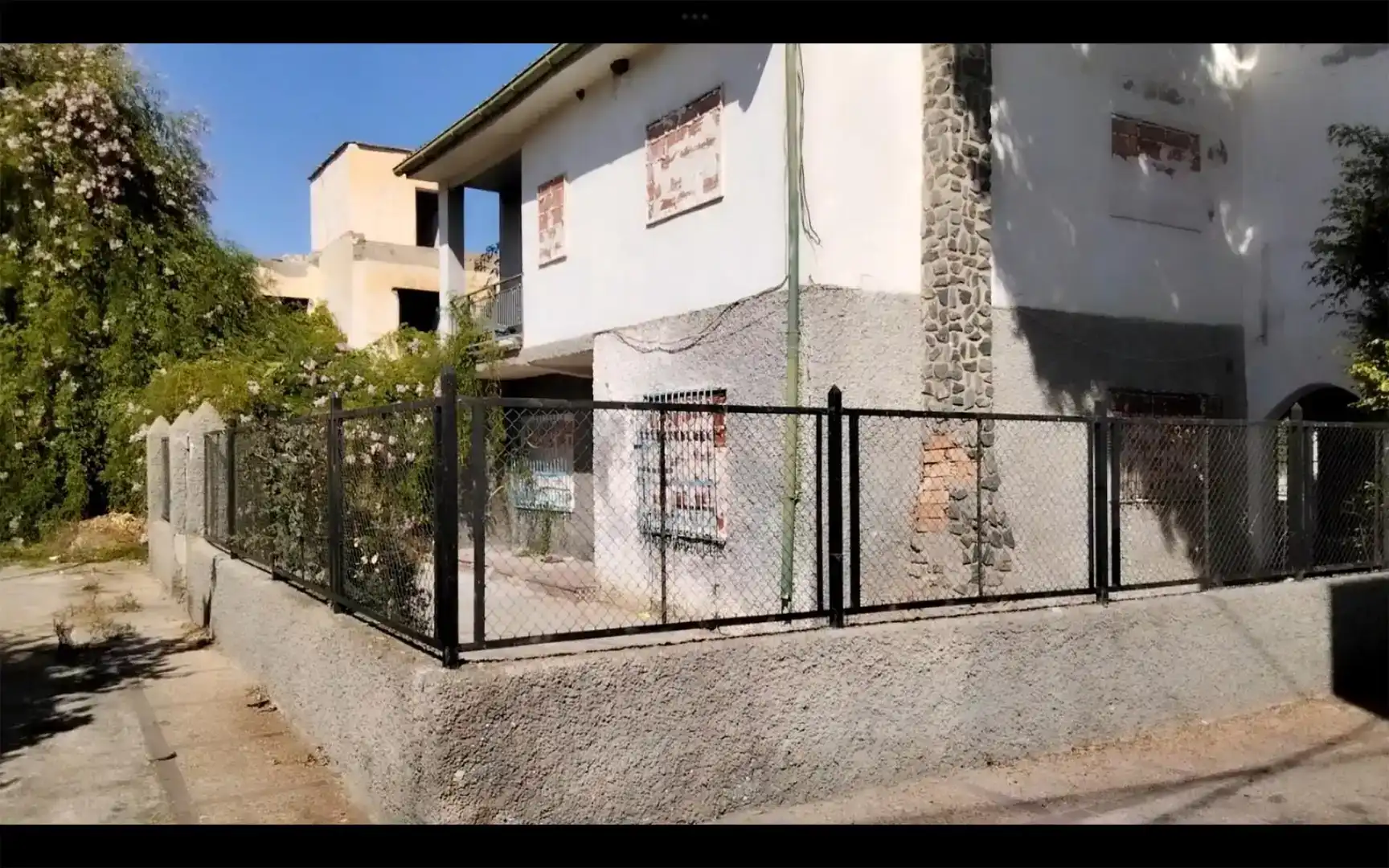 Vista exterior de Casa o xalet en venda en Motril amb Jardí privat