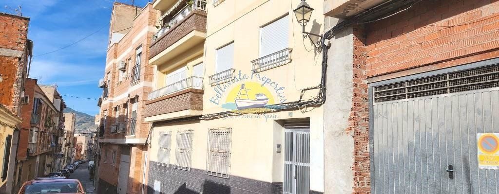 Außenansicht von Wohnungen zum verkauf in Abarán mit Balkon