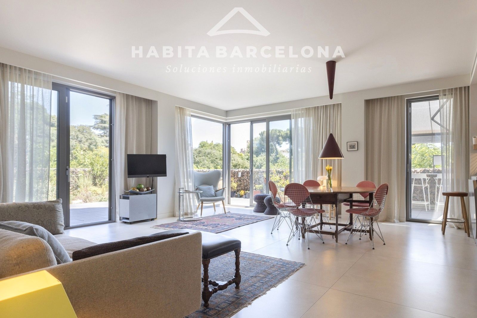 Living room of Flat for sale in  Barcelona Capital  with Air Conditioner, Heating and Private garden