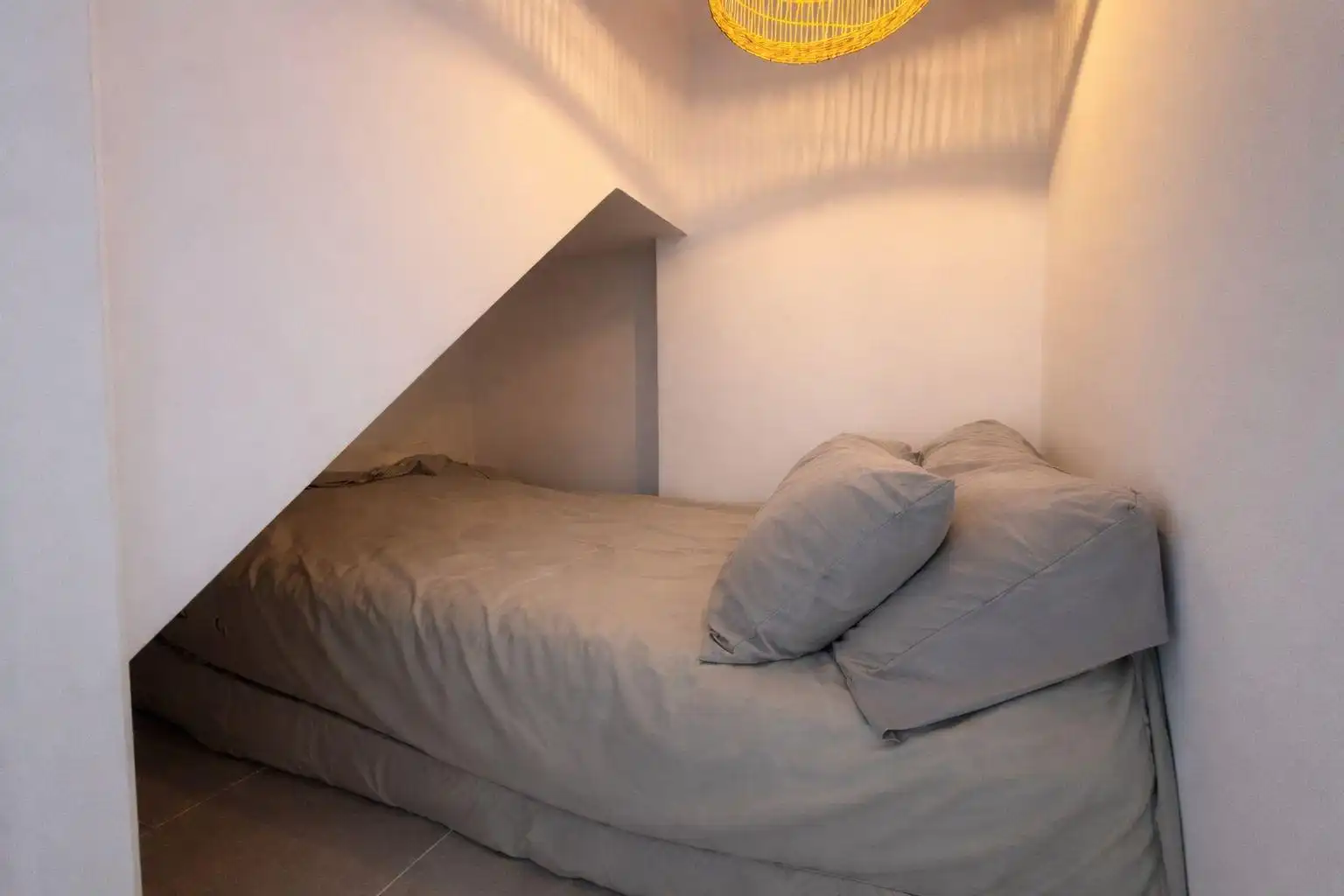 Schlafzimmer von Dachboden zum Verkauf in Santa Pola mit Klimaanlage, Terrasse und Balkon