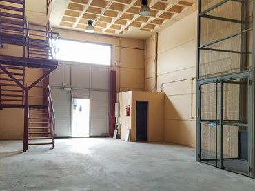 Nau industrial de lloguer a Calle Actriz Amelia de la Torre