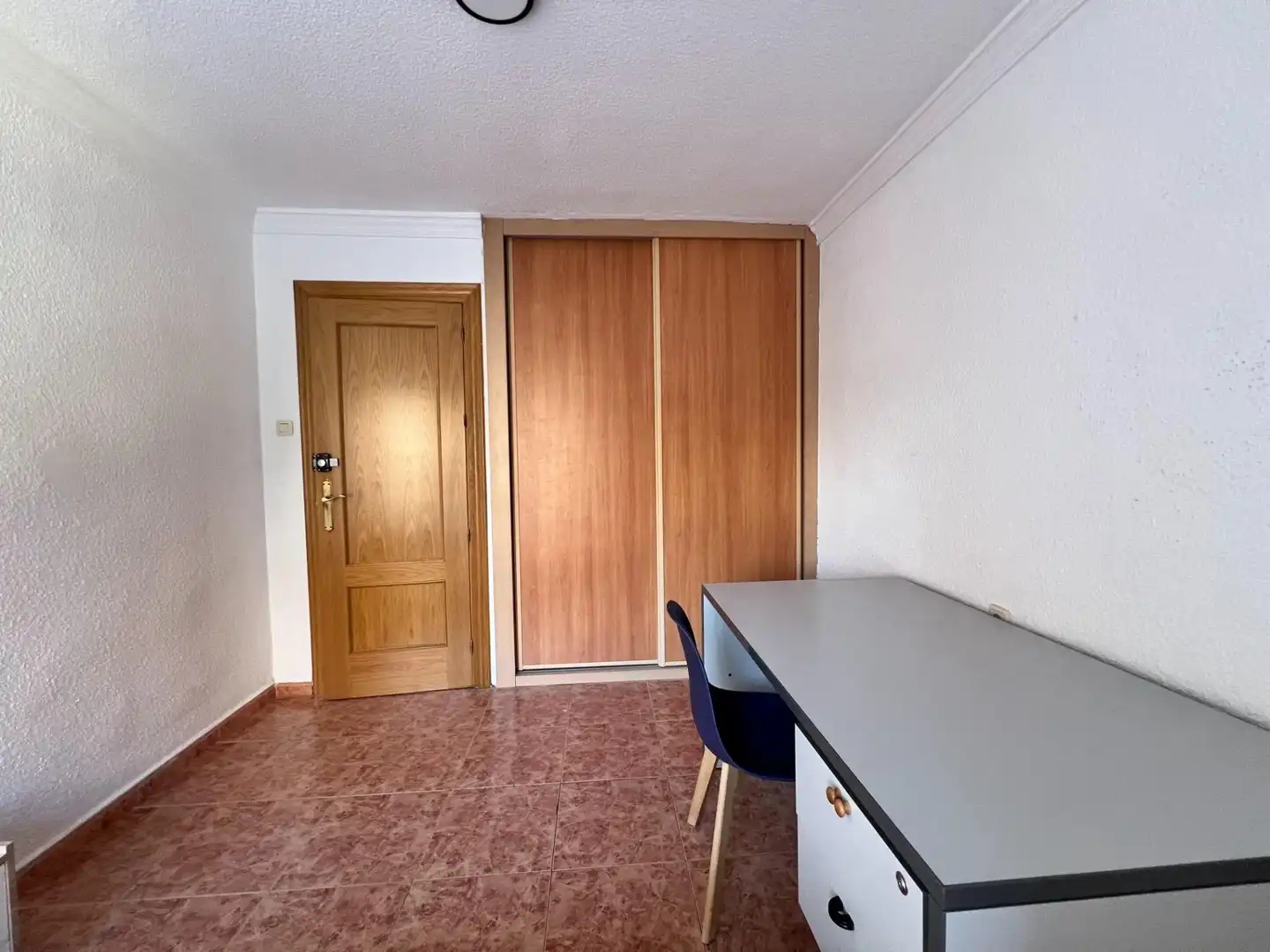 Dormitori de Pis de lloguer en Granada amb Aire condicionat, Calefacció i Moblat