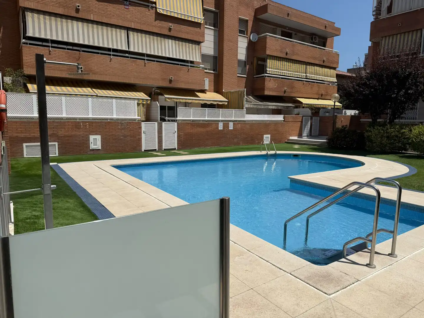 Swimming pool of Flat for sale in Cornellà de Llobregat  with Heating, Private garden and Swimming Pool