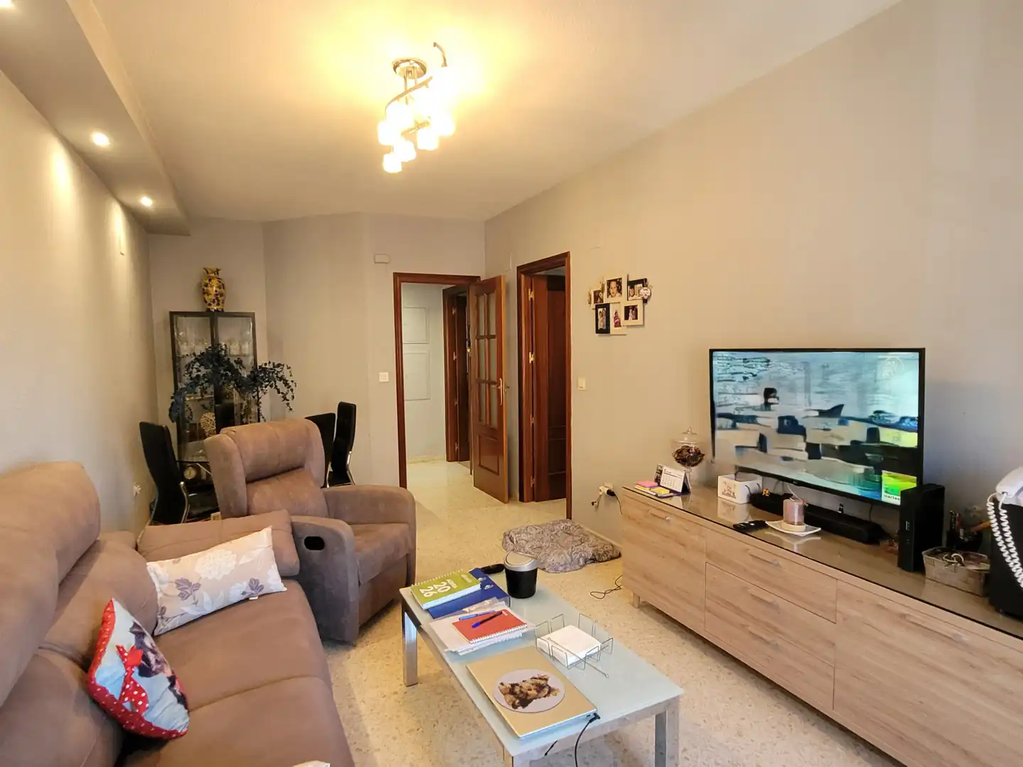Living room of Flat for sale in Granada  with Air Conditioner, Heating and Storage room