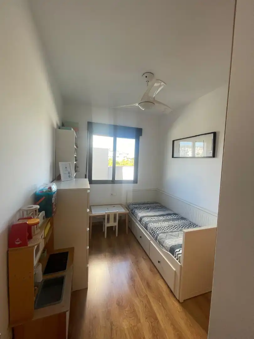 Dormitori de Àtic de lloguer en Málaga amb Aire condicionat, Jardí privat i Terrassa