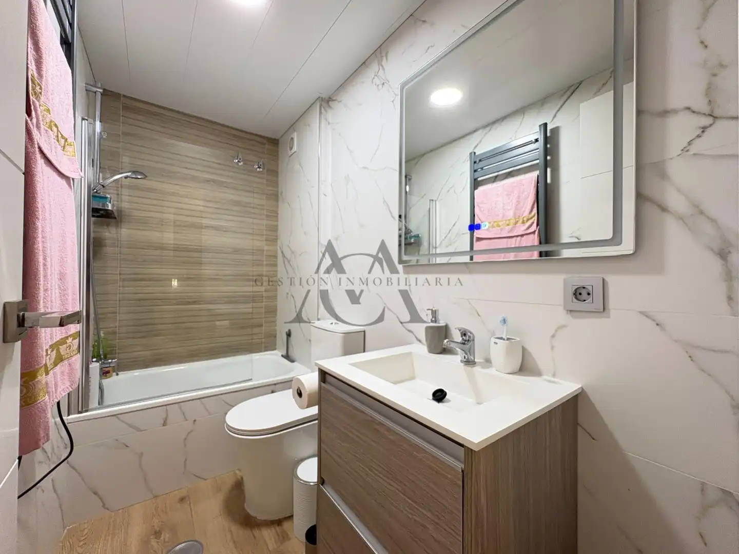 Bathroom of Flat for sale in Lucena  with Air Conditioner, Heating and Terrace