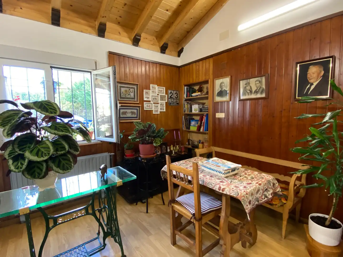 Menjador de Casa o xalet en venda en Burgos amb Parquet, Traster i Moblat