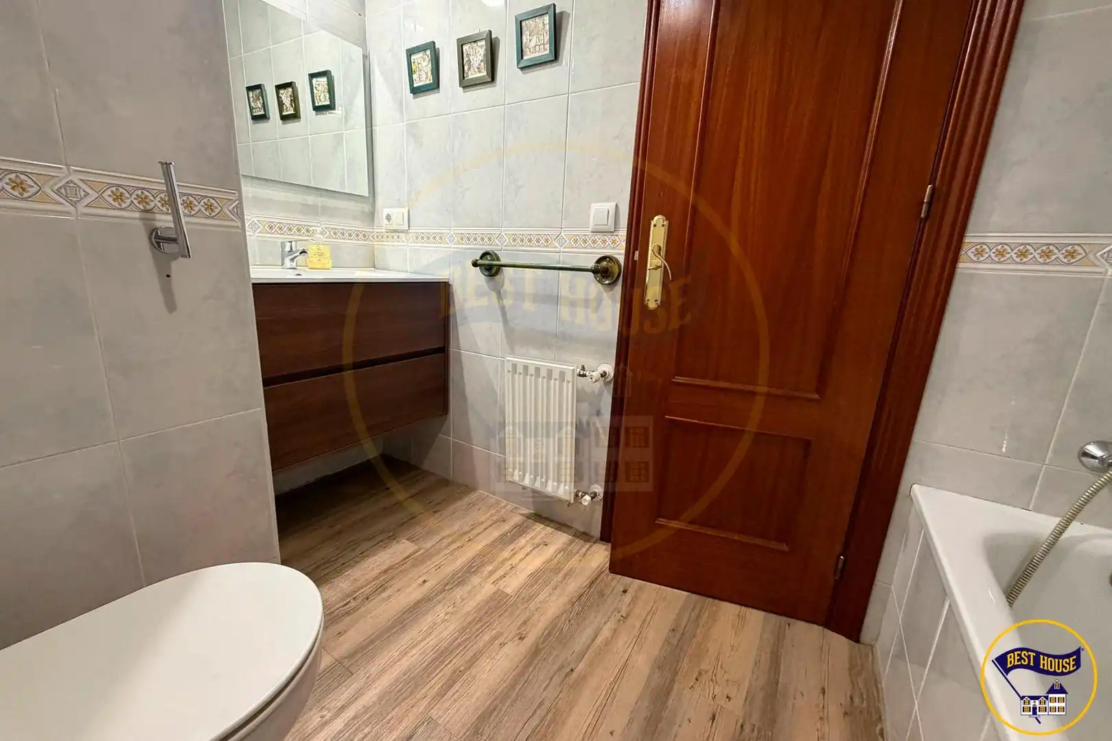 Baño de Piso en venta en Cuenca con Calefacción y Trastero