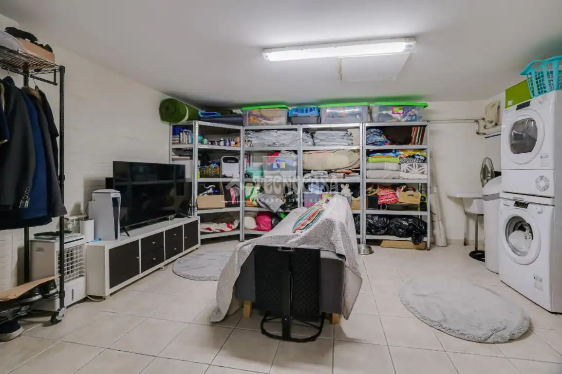 Einfamilien-Reihenhaus zum Verkauf in Terrassa mit Klimaanlage, Heizung und Terrasse