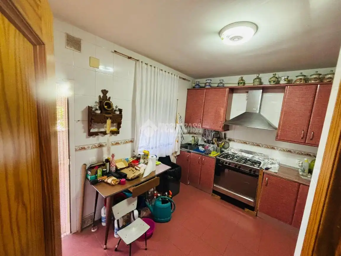 Cocina de Casa adosada en venta en Escalona con Aire acondicionado, Calefacción y Amueblado