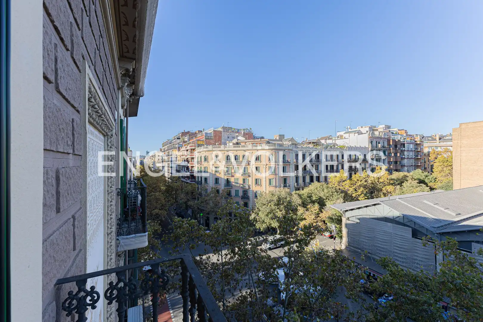 Vista exterior de Piso en venta en Eixample