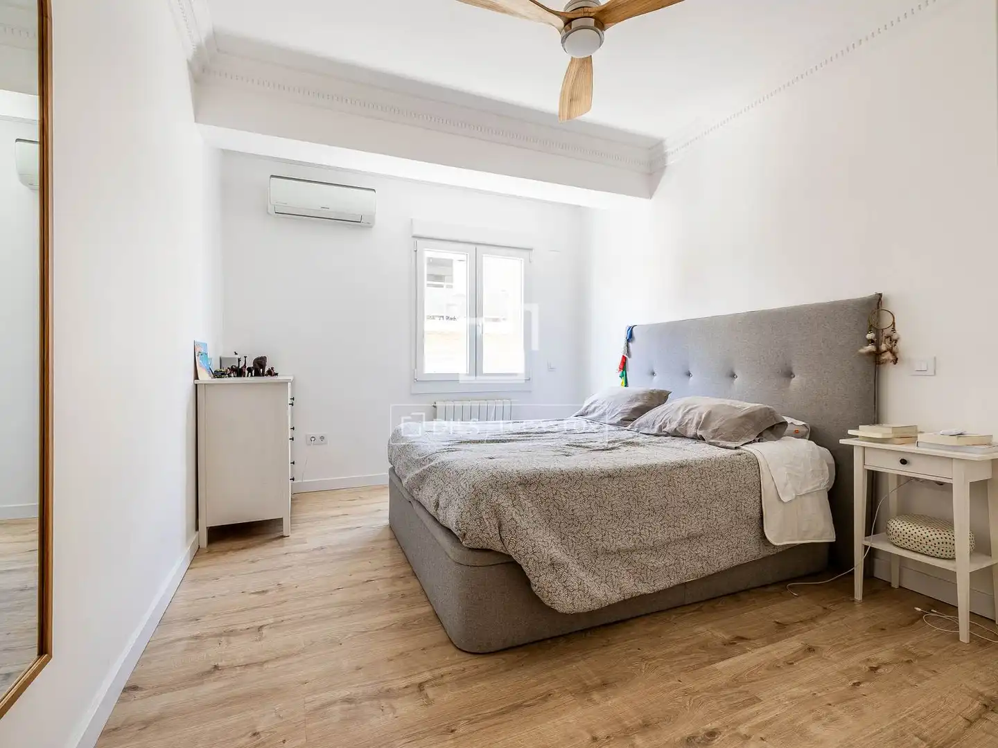 Schlafzimmer von Wohnung zum Verkauf in Madrid mit Klimaanlage und Heizung