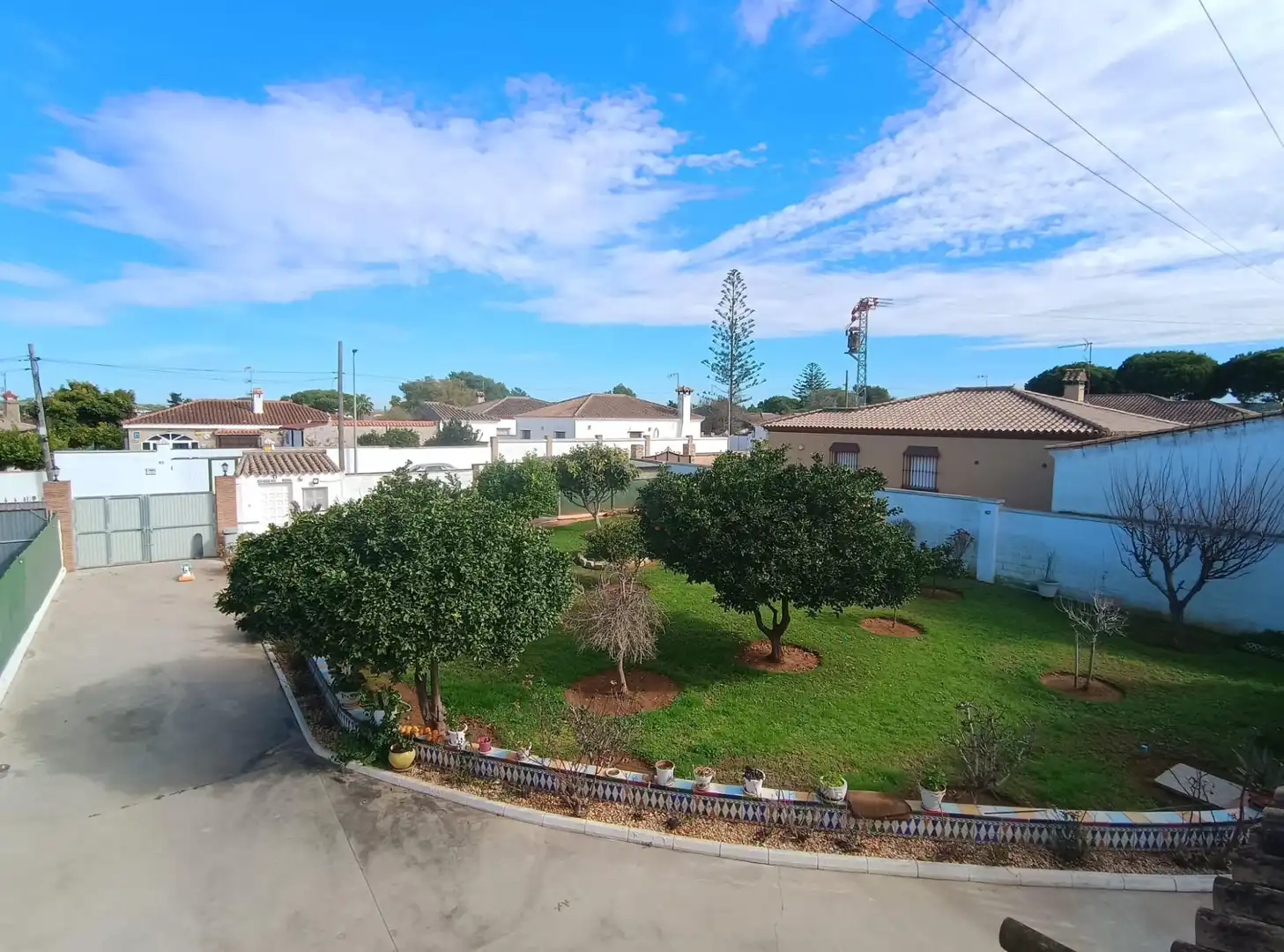 Vista exterior de Casa o chalet en venta en Chiclana de la Frontera con Jardín privado