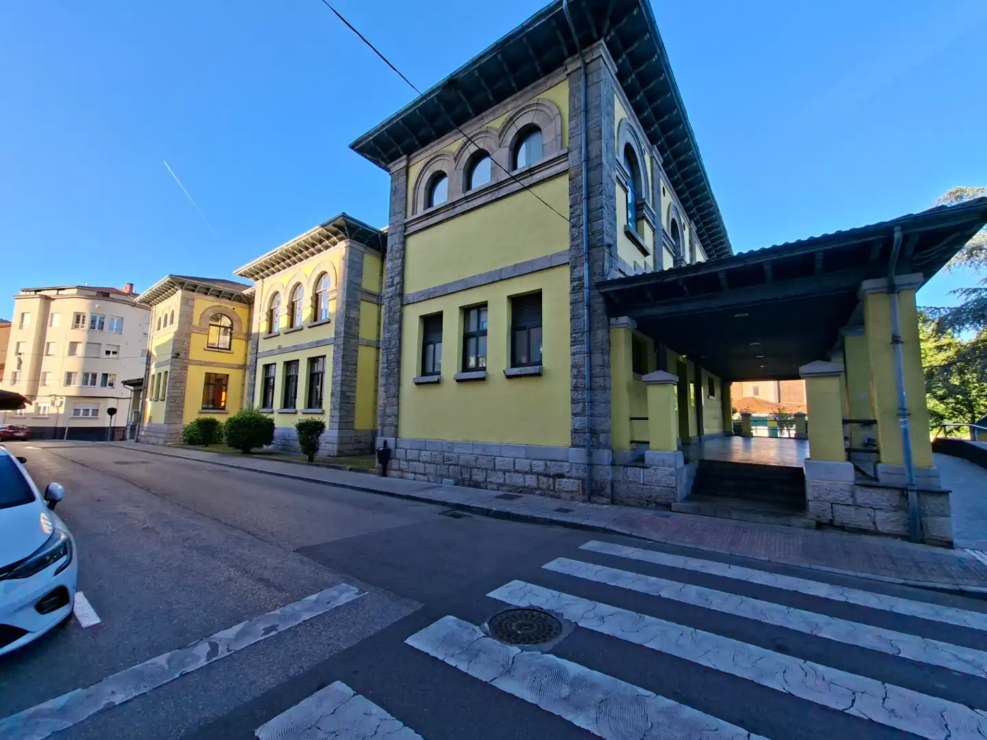 Vista exterior de Piso en venta en Pravia con Calefacción, Trastero y Amueblado