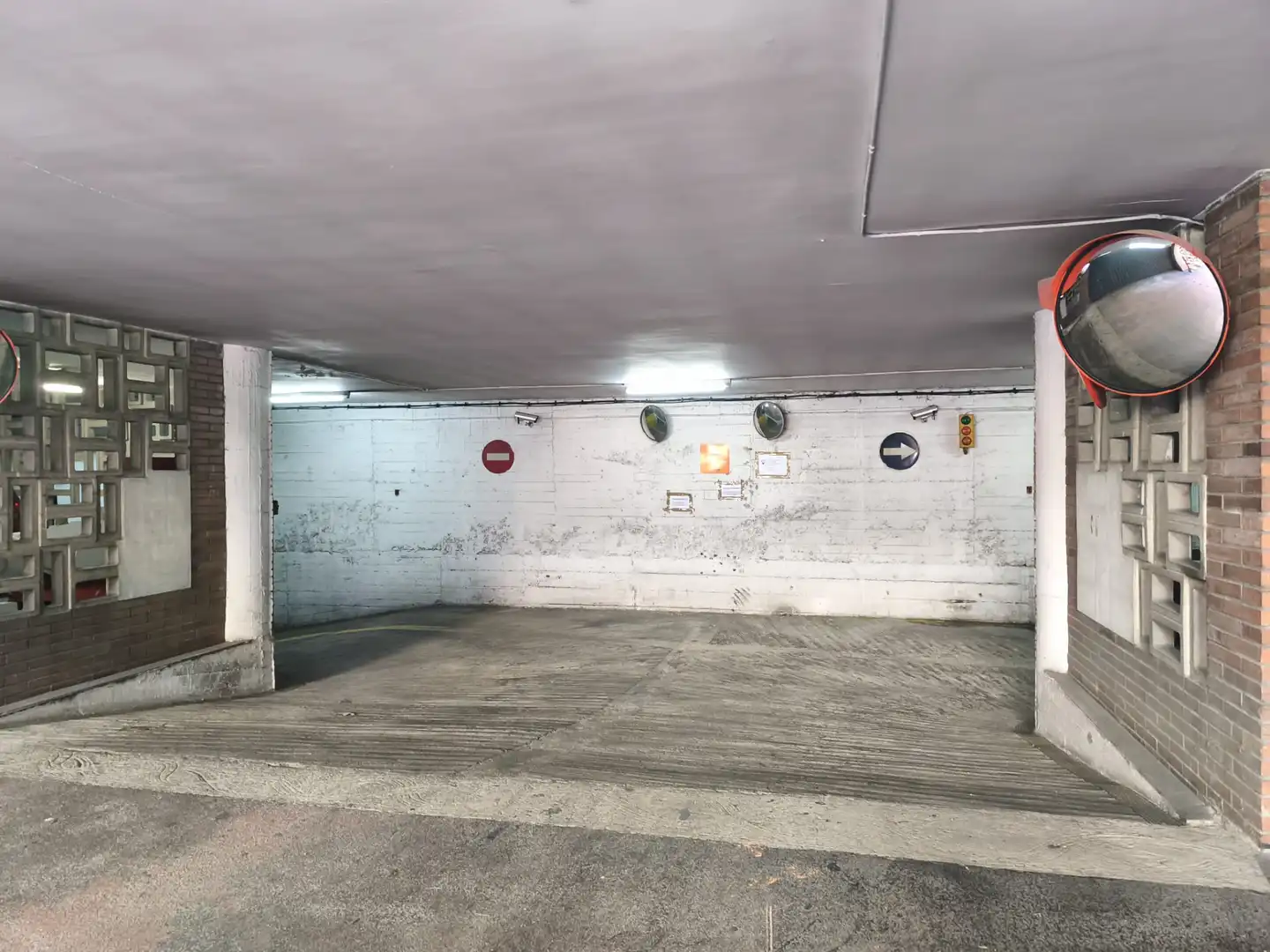 Garage for sale in Barcelona