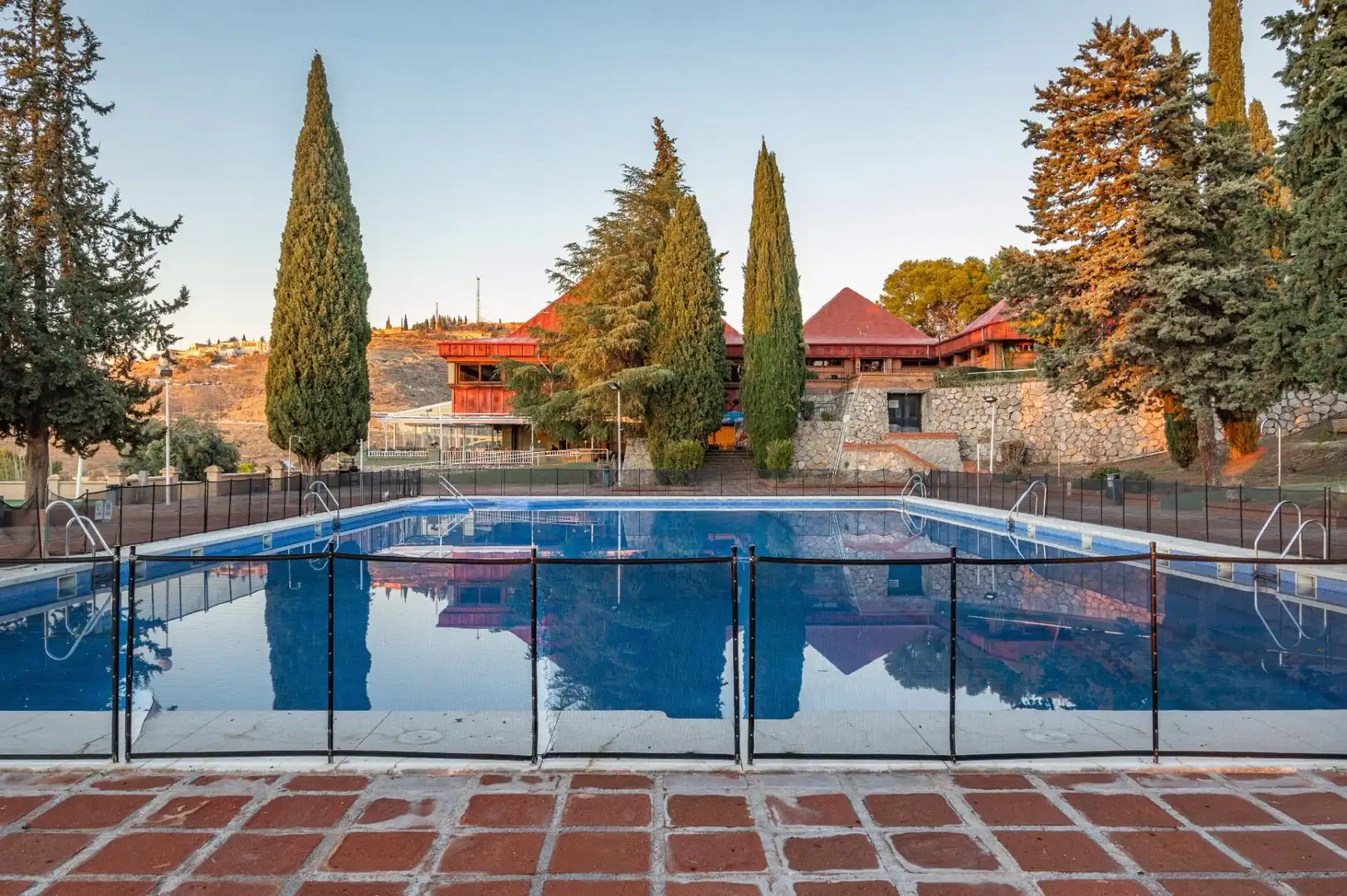 Piscina de Casa adosada en venta en Granada con Aire acondicionado y Calefacción