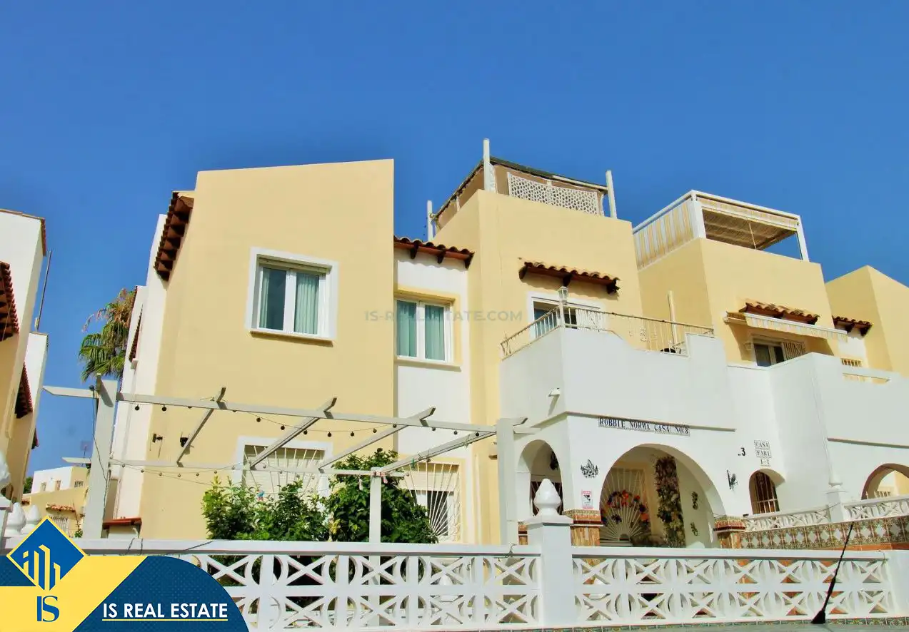 Appartement compact avec piscine à vendre à Orihuela Costa