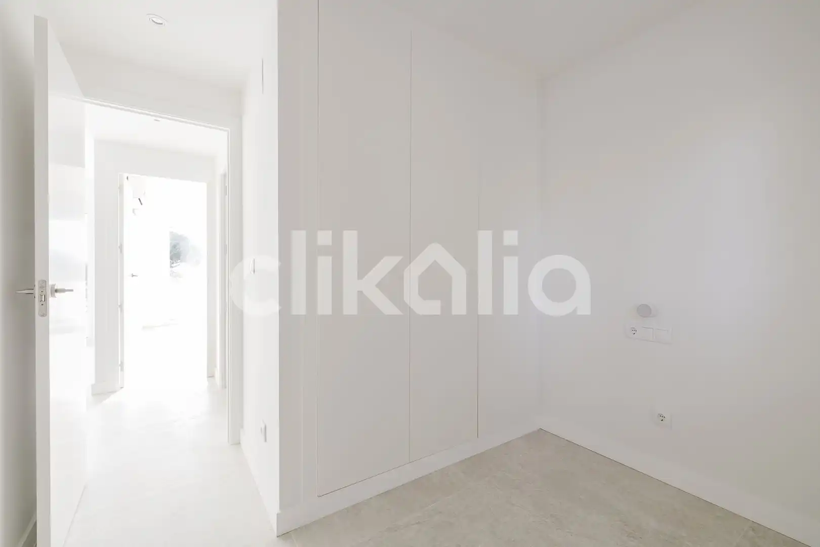 Schlafzimmer von Wohnung zum Verkauf in Marbella mit Klimaanlage, Privatgarten und Terrasse