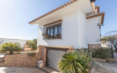 Vista exterior de Casa o xalet en venda en Alhendín amb Calefacció, Jardí privat i Terrassa