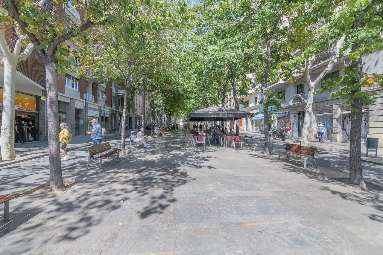 Außenansicht von Wohnung zum Verkauf in Barcelona mit Klimaanlage, Parkett und Möbliert