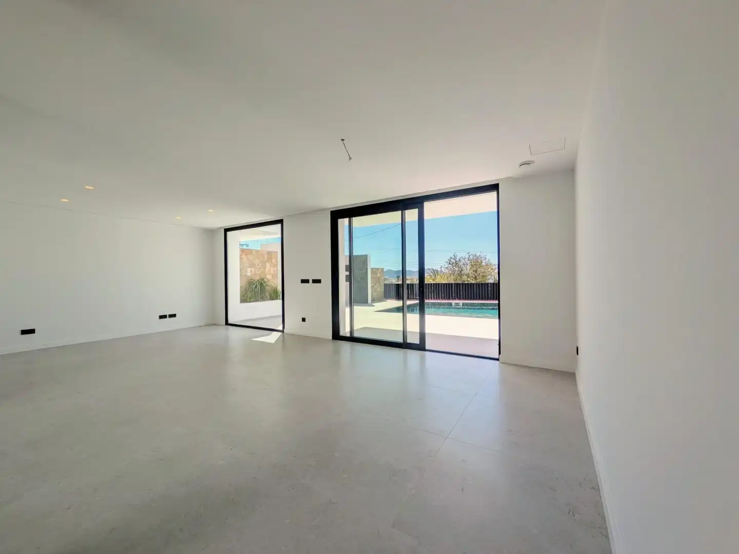 Sala de estar de Casa adosada en venta en L'Alfàs del Pi con Aire acondicionado, Calefacción y Jardín privado