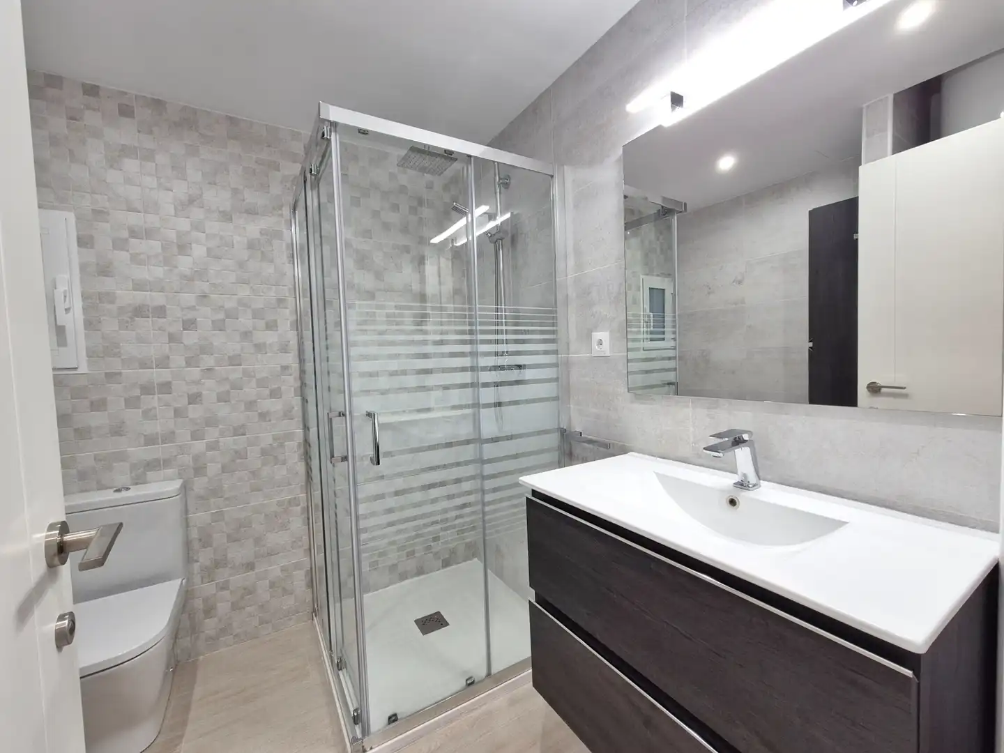 Baño de Piso en venta en Valencia con Aire acondicionado, Parquet y Horno