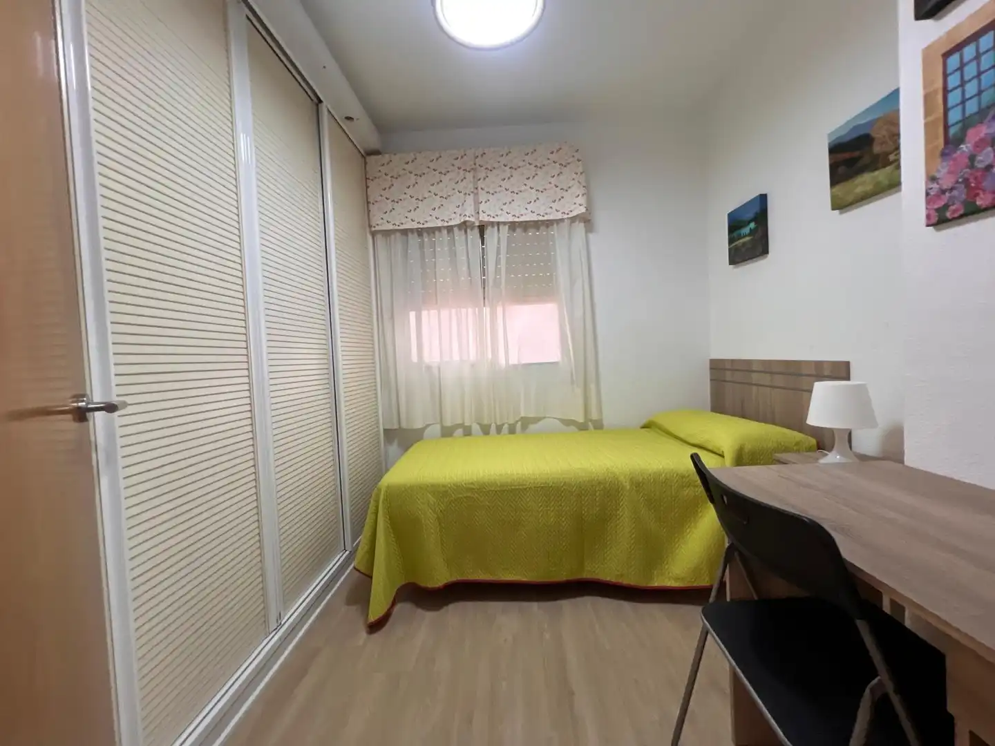 Schlafzimmer von Wohnung zum Verkauf in Cádiz mit Möbliert und Balkon