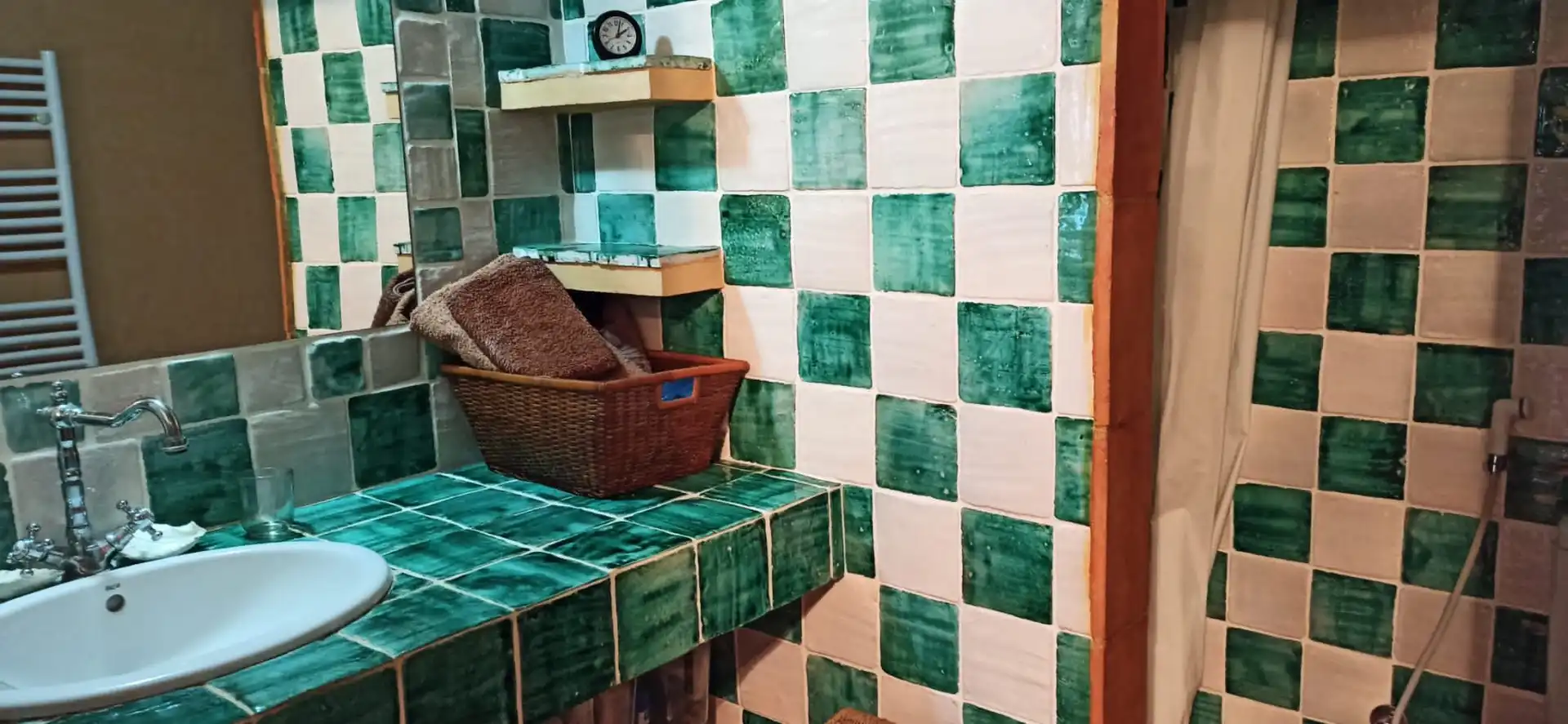 Badezimmer von Einfamilien-Reihenhaus zum Verkauf in El Pinell de Brai mit Klimaanlage, Heizung und Terrasse