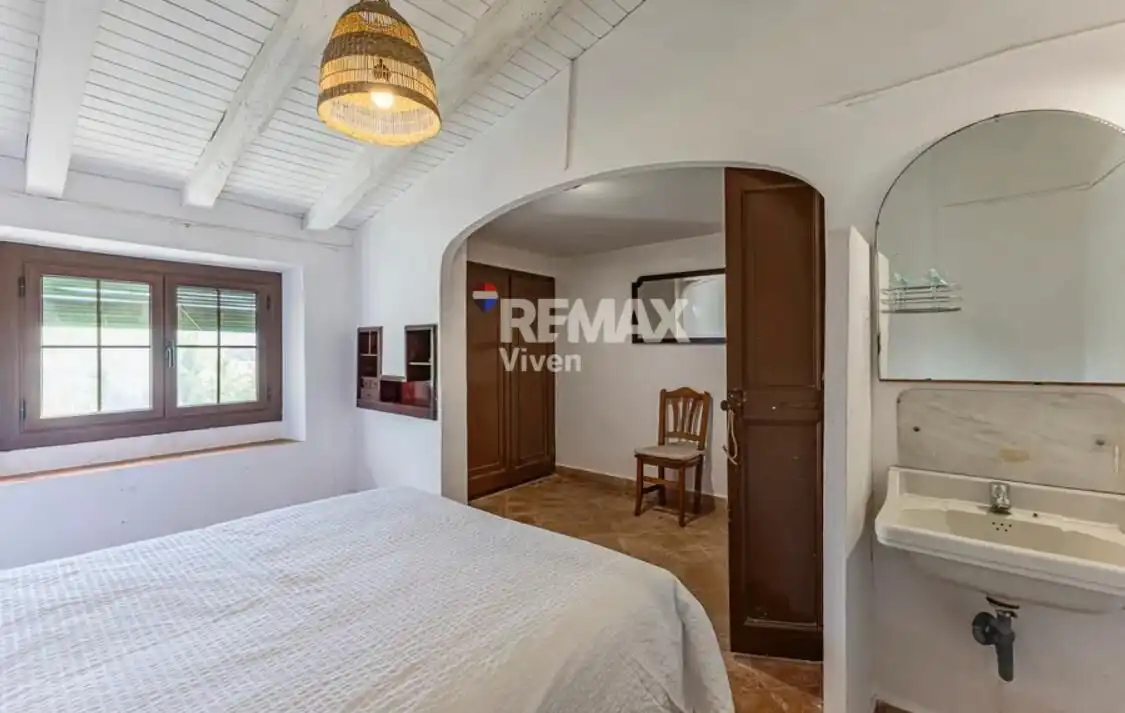 Dormitori de Finca rústica en venda en Zaragoza amb Aire condicionat, Calefacció i Jardí privat