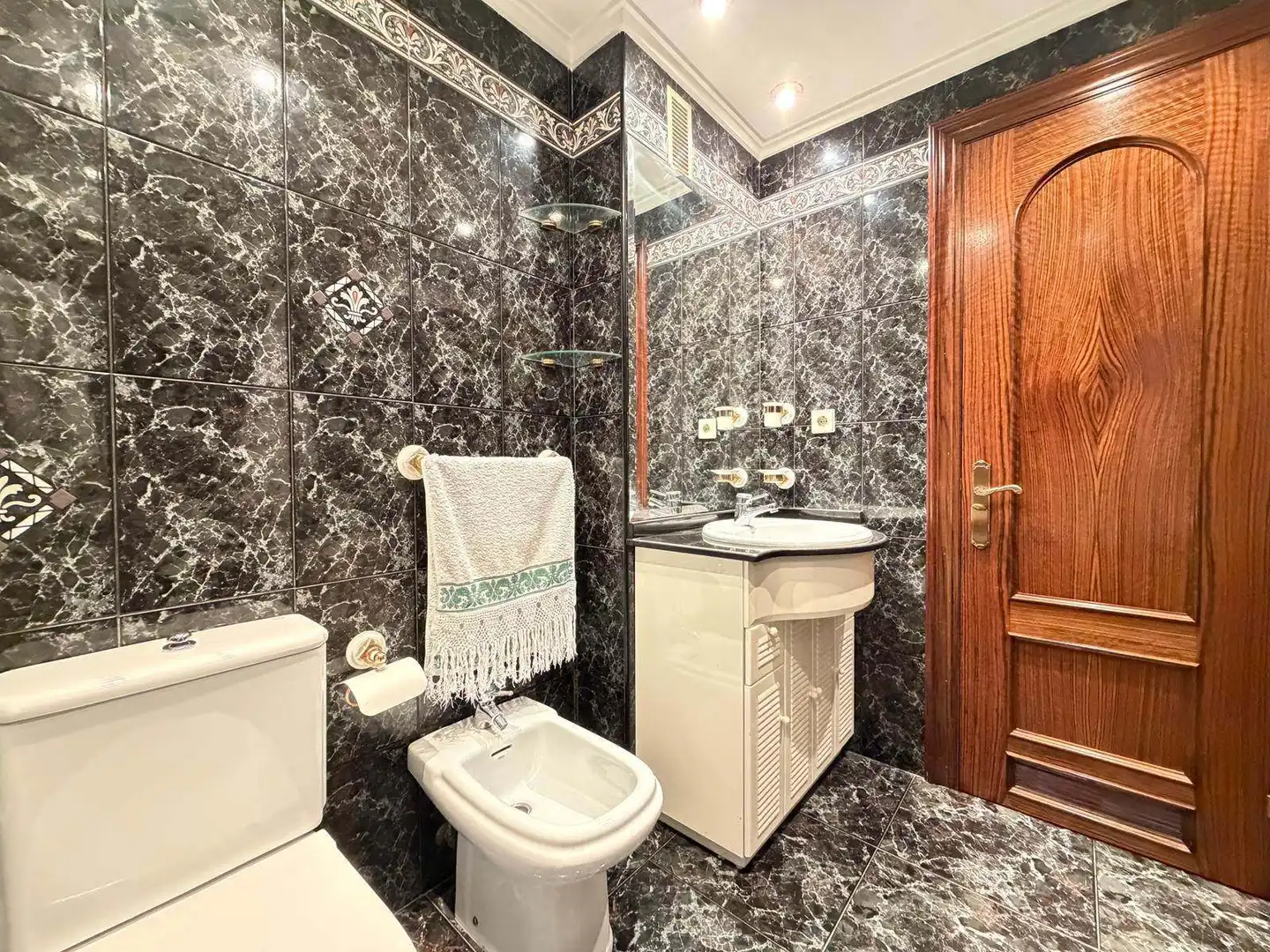 Baño de Piso en venta en Gijón  con Calefacción, Parquet y Terraza
