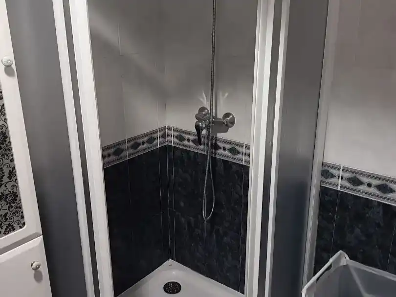 Bany de Apartament de lloguer en A Coruña Capital  amb Moblat