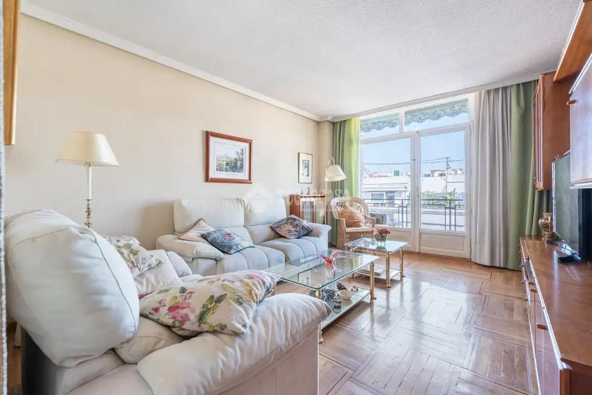 Sala de estar de Piso en venta en Madrid con Calefacción, Parquet y Balcón