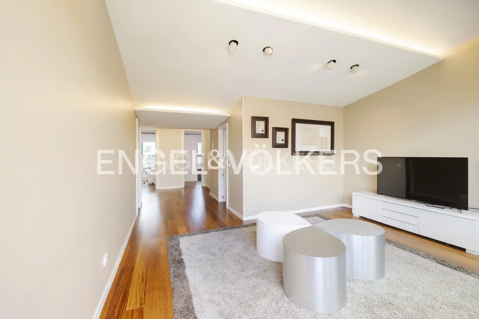 Living room of Houses for sale in Madrid  with Air Conditioner, Heating and Terrace